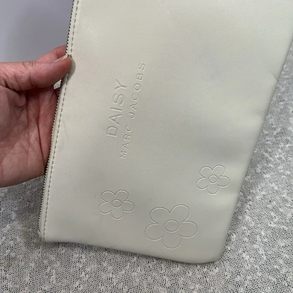 MARC JACOBS Daisy White Leather Makeup Cosmetic Pouch Travel Bag